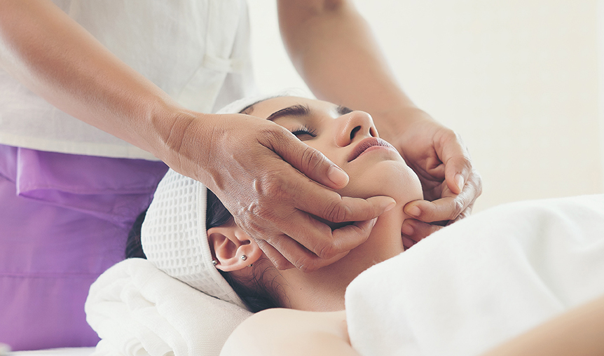 Massaggio al viso secondo l'antica pratica cinese