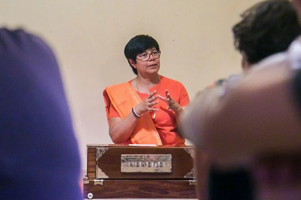 Yoga con Swami Rajeshwarananda: Pranayama ed elementi di Pranavidya