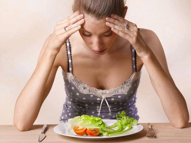 Disturbi alimentari: mali fisici, emotivi e sociali